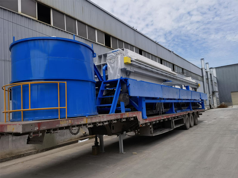 移動(dòng)式污泥處理設(shè)備發(fā)往浙江